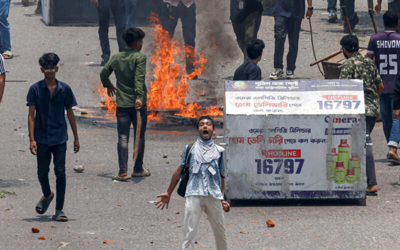 Bangladesh Riots-कतर में पाकिस्तानी और अमेरिकी अफसरों से मिले बांग्लादेशी छात्र नेताओं के खुलासे: ISI की भूमिका पर सवाल